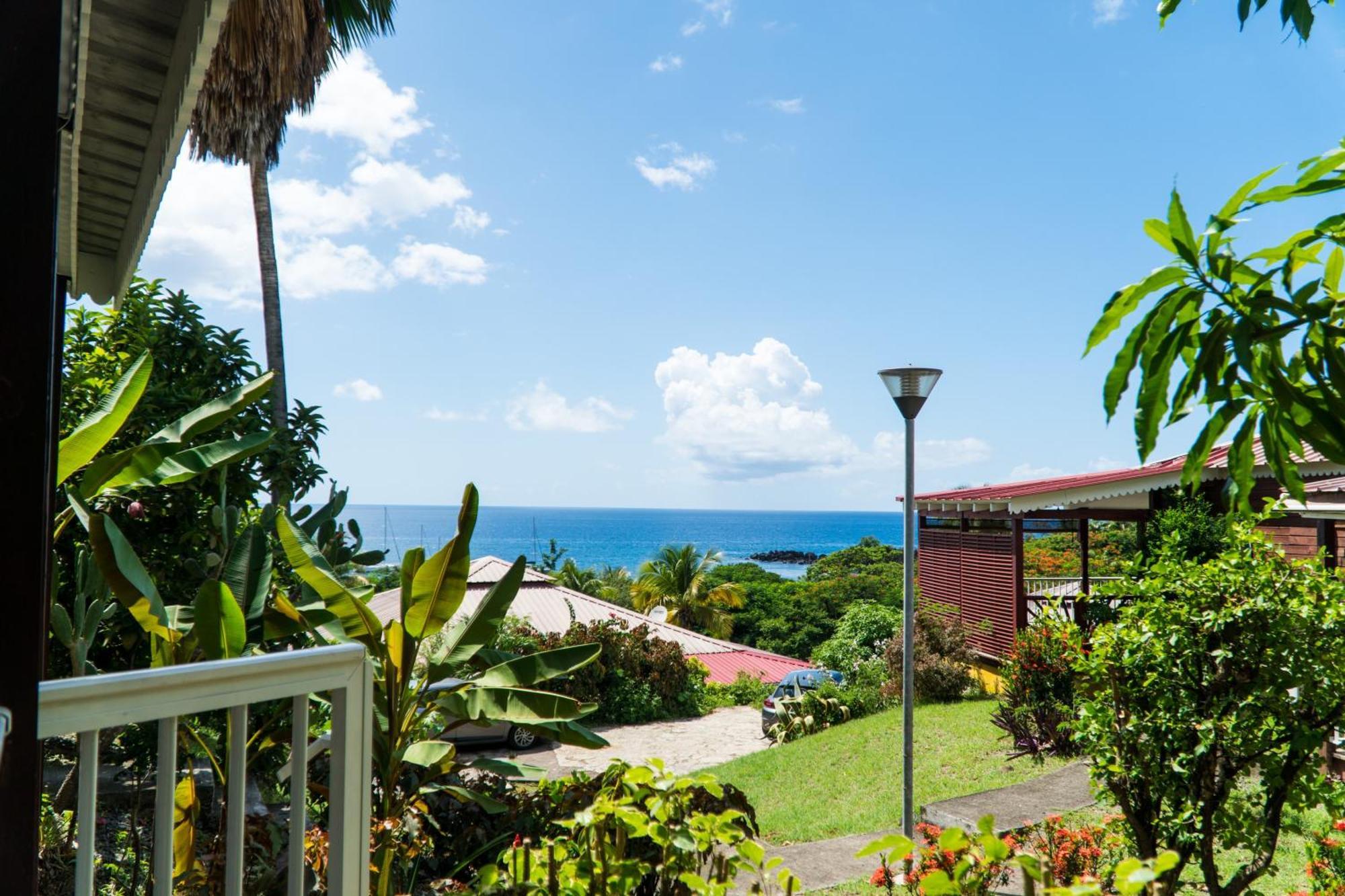 Bungalow Confortable Avec Vue Mer A Bouillante Villa Exterior photo